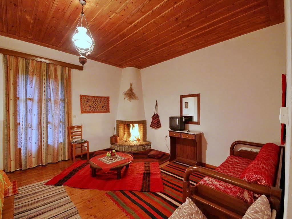 Andrea Sofi Guesthouse ディミツァナ エクステリア 写真